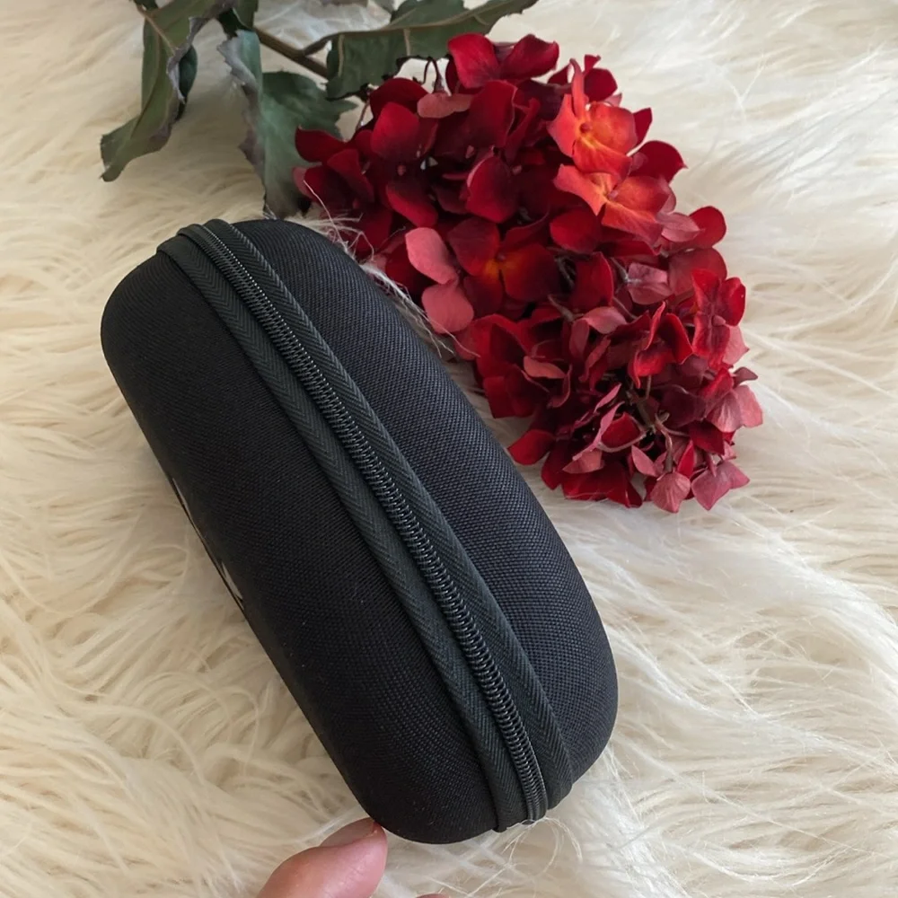 UNDER ARMOUR glasses case - Picture 6 of 8